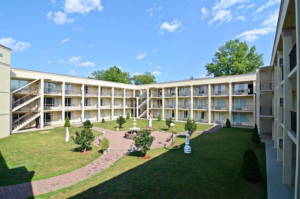 Stayapt Suites Alexandria-Fort Belvoir Экстерьер фото