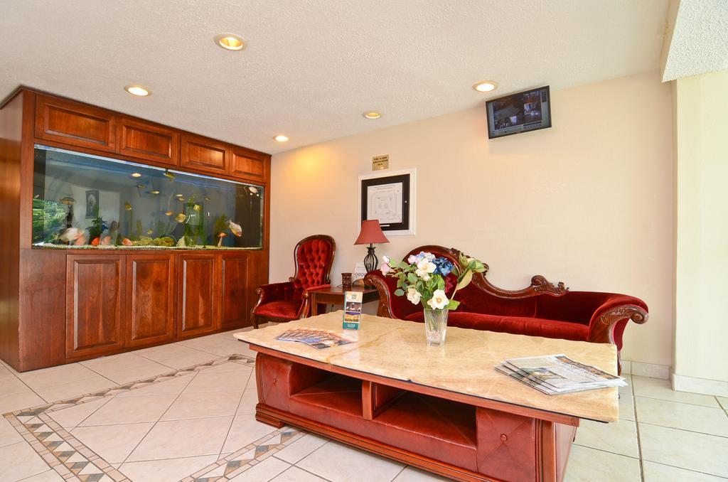 Stayapt Suites Alexandria-Fort Belvoir Интерьер фото