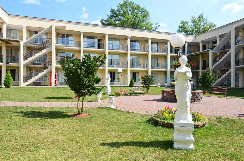 Stayapt Suites Alexandria-Fort Belvoir Экстерьер фото