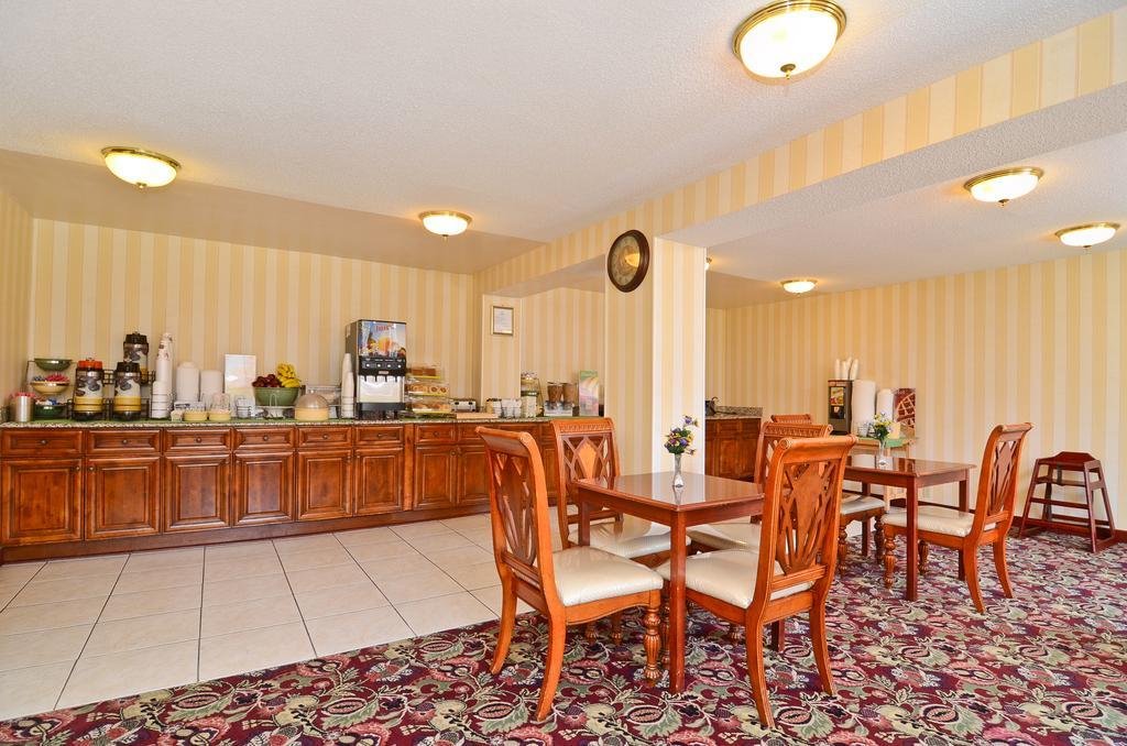 Stayapt Suites Alexandria-Fort Belvoir Ресторан фото