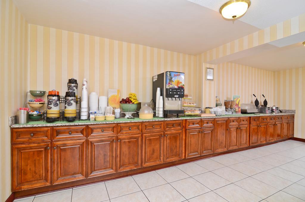 Stayapt Suites Alexandria-Fort Belvoir Экстерьер фото